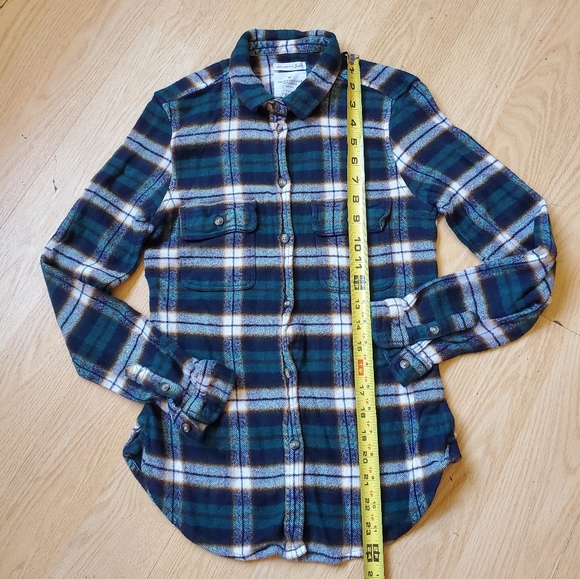 American Eagle Outfitters, Woman's Size S, Long Sleeve Button Down Shirt . - Picture 3 of 6